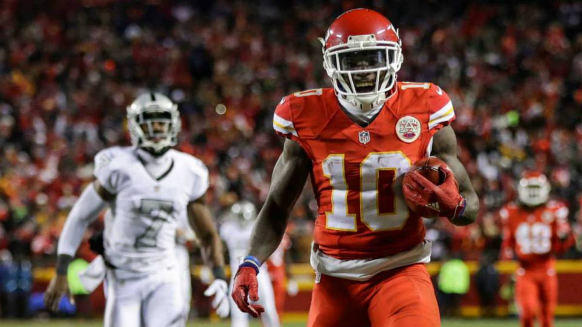 Tyreek Hill, en investigación por acto de violencia contra menor