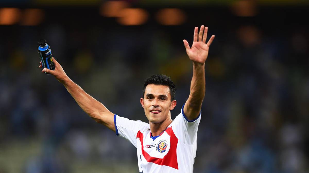 El cuadro angelino quiere un refuerzo más para la temporada 2019, por lo que insistieron en el central del Bologna; el central tico definirá su futuro en horas.
