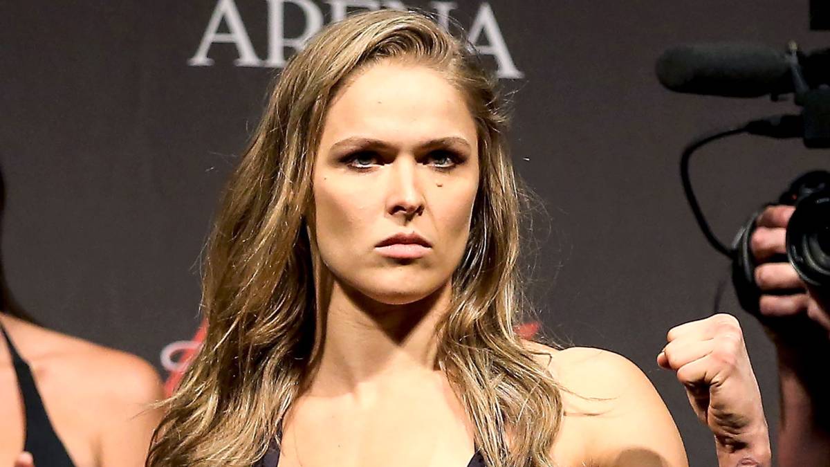 Ronda Rousey, multada por la WWE por golpear a un oficial