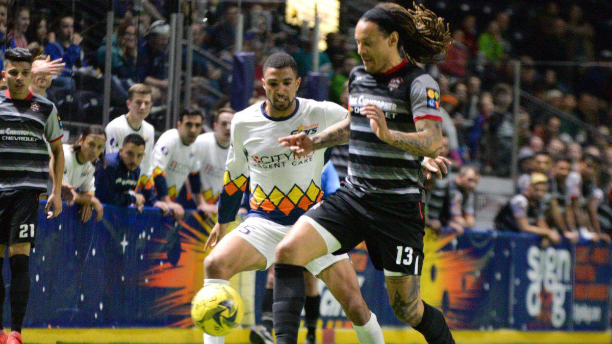 El exjugador de LA Galaxy de 37 años realizó su debut con el Ontario Fury donde convirtió el cuarto tanto en la victoria 5-4 de su equipo.