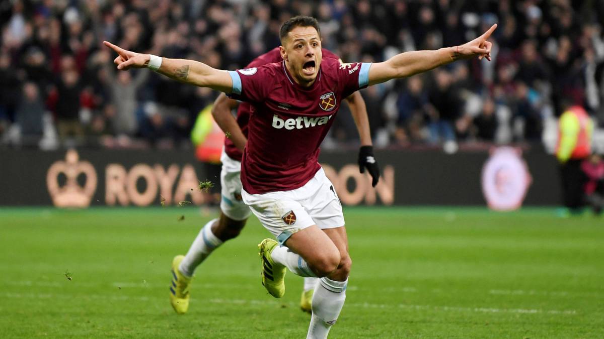 West Ham's Javier Hernandez celebrates scoring their fourth goal