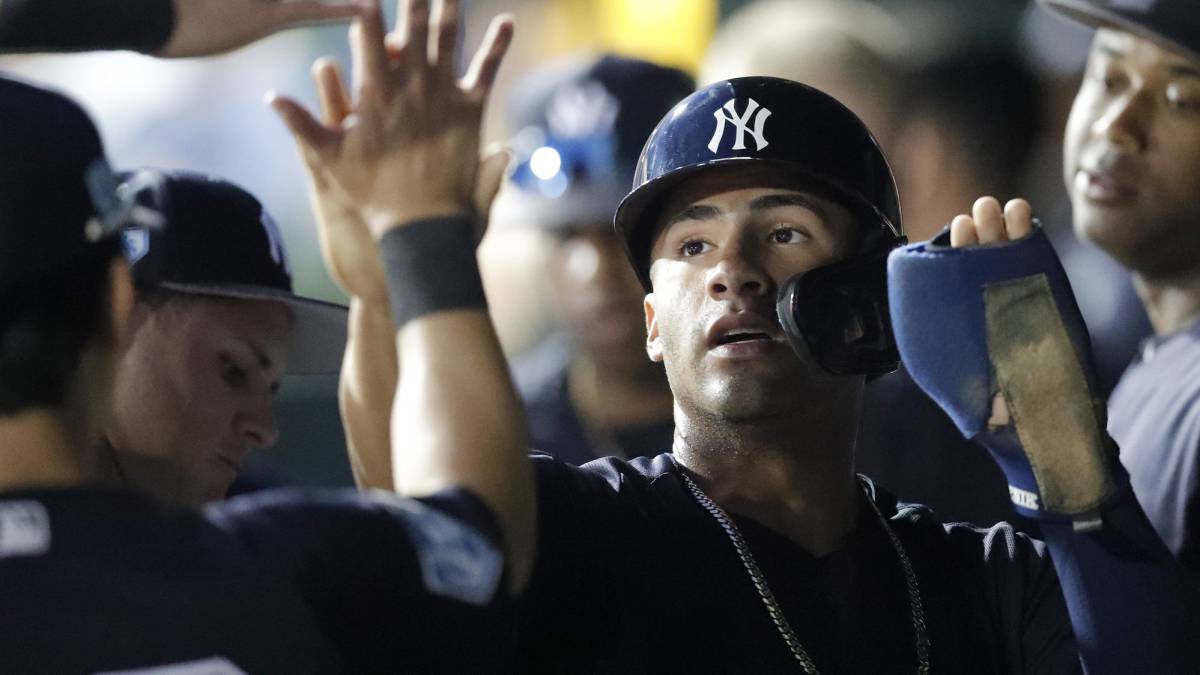 Gleyber Torres en dugout de los Yankees