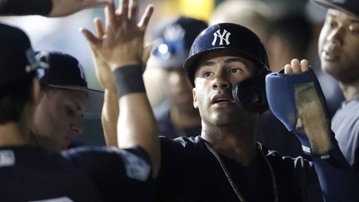 Gleyber Torres en dugout de los Yankees