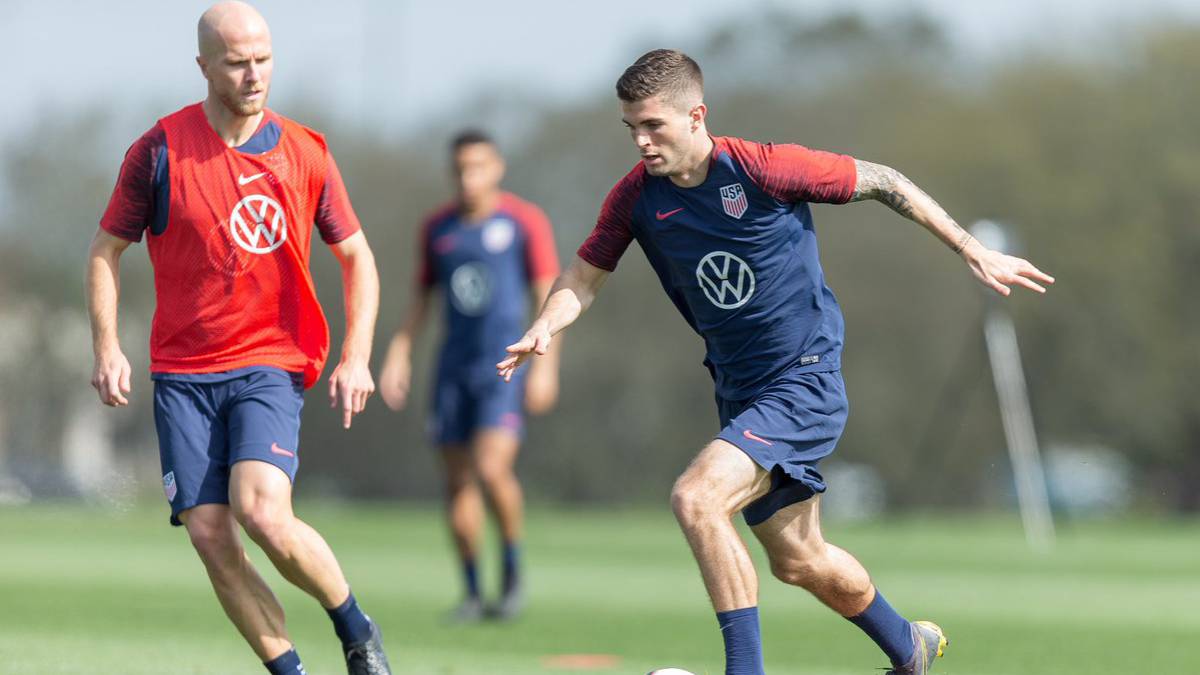 Michael Bradley and Christian Pulisic during practice with the USMNT ahead of the friendly mathc against Ecuador