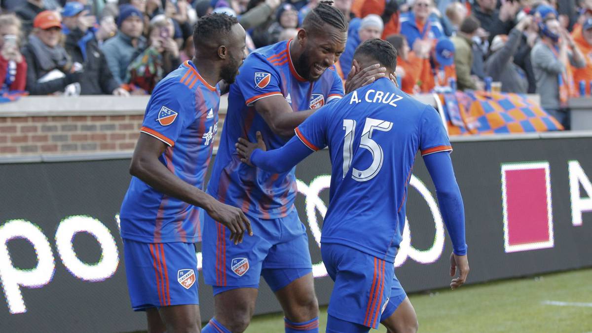 Kendall Waston celebrando su gol con FC Cincinnati
