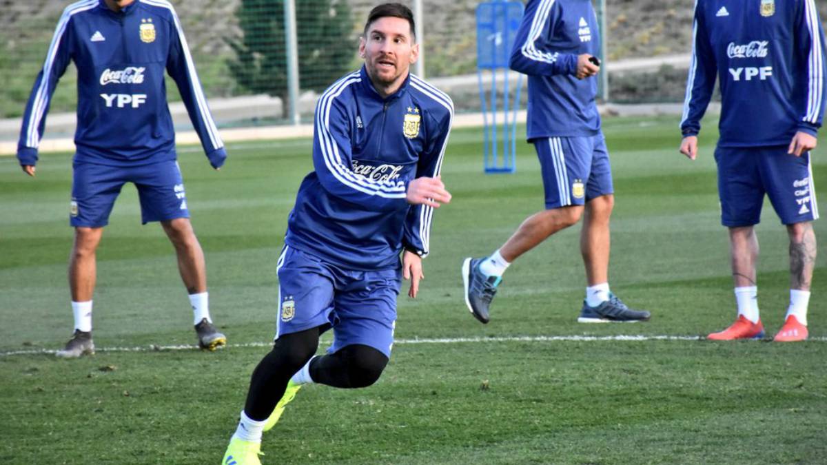 Messi training at Valdebebas, Real Madrid training facilities, with the Argentine National Team