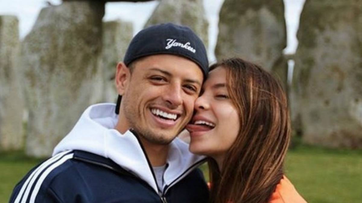 Chicharito Hernández junto a su novia Sarah Kohan