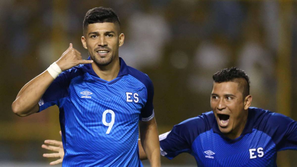 El delantero salvadoreño del Bangkok United no se sintió bien en el segundo tiempo ante los Reaggea Boyz, por lo que dejó el terreno de juego.