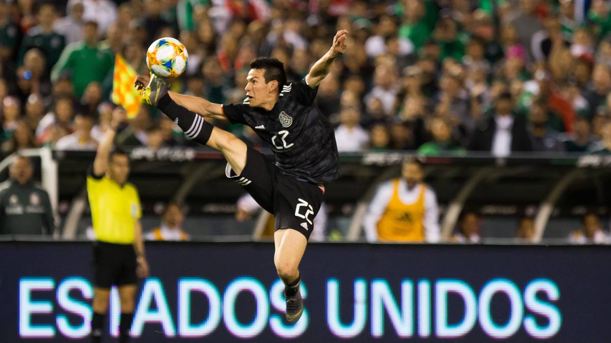 Chucky Lozano in action with the Mexican National Team against Chile