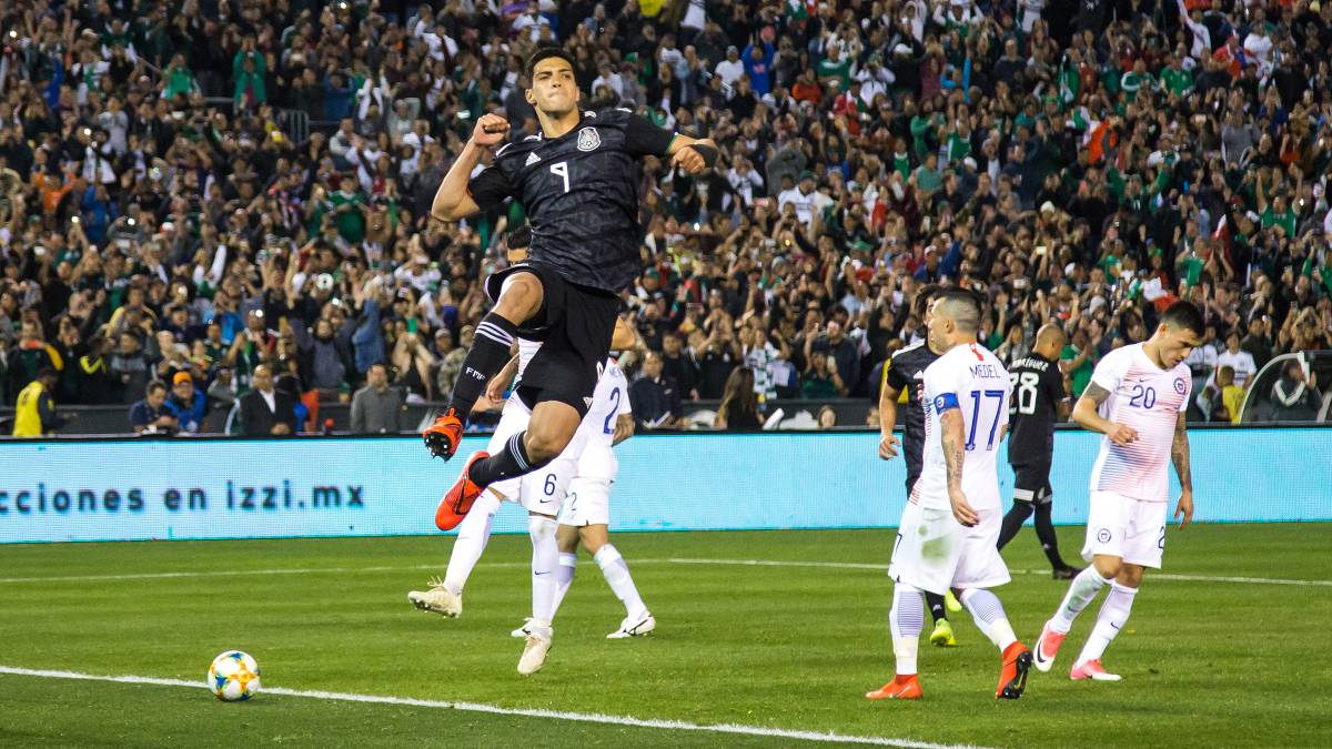 Raúl Jiménez celebrating after scoring with the Mexican National team against Chile