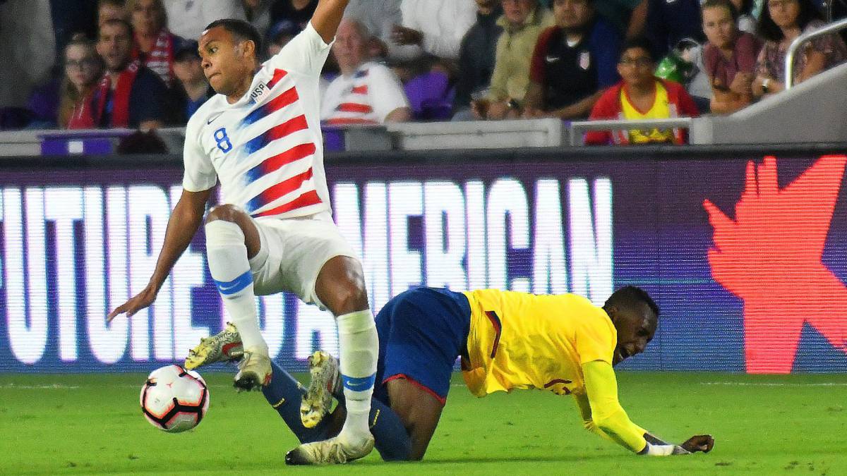 Weston McKennie suffers an injury in the match against Ecuador