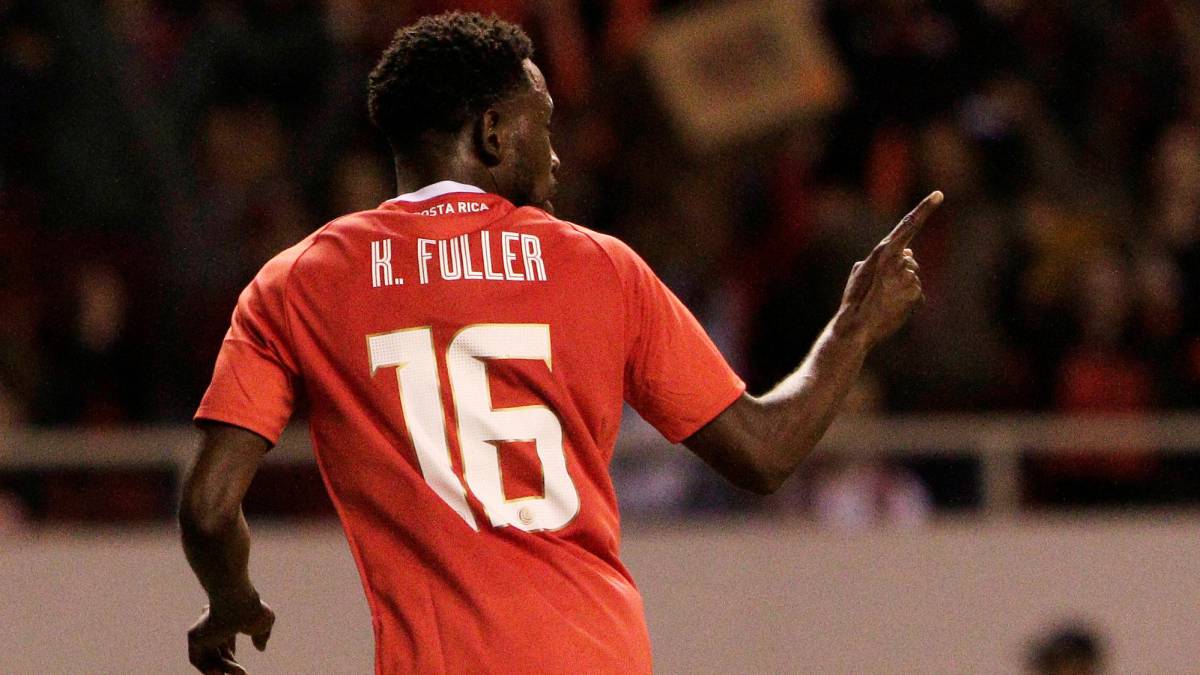 Fuller festejando anotación