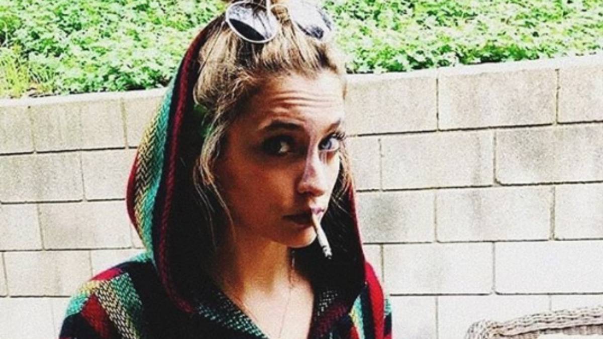 Luego de que circuló el rumor del supuesto suicidio de la segunda hija del Rey del Pop, Michael Jackson, la joven de 20 años de edad compartió un polémico video