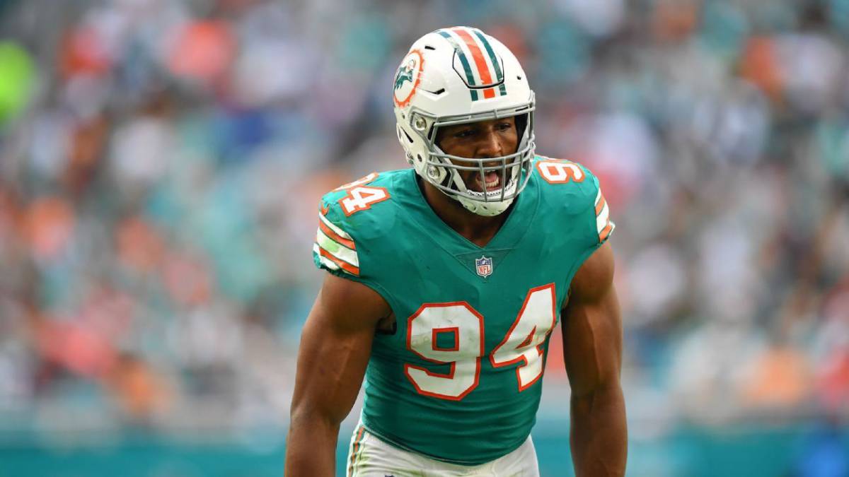 Robert Quinn con los Dolphins