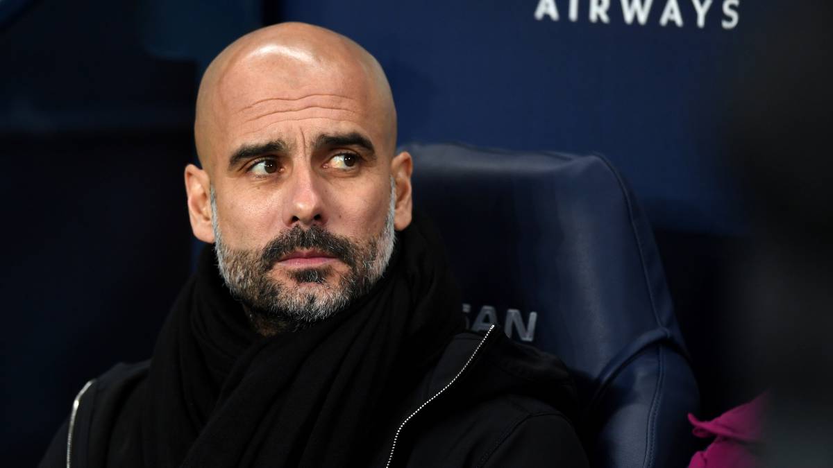 Pep Guardiola in the bench of Manchester City