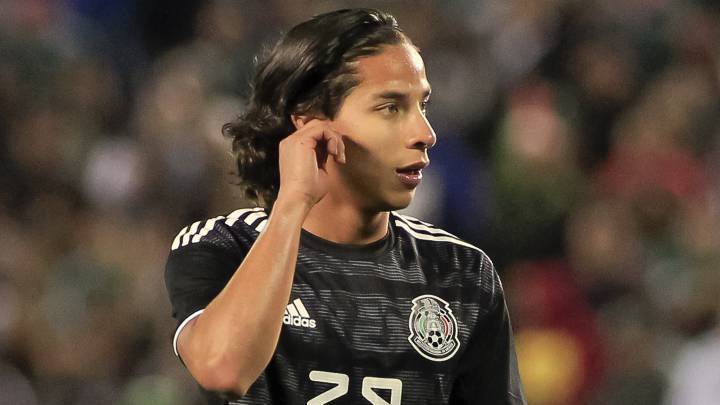 Diego Lainez with the Mexican National Team against Paraguay