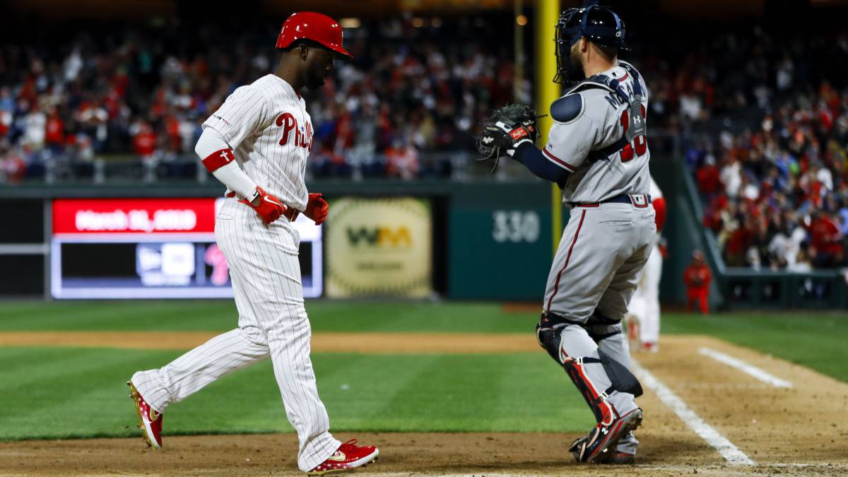 Philadelphia aplica la barrida a los Braves en casa