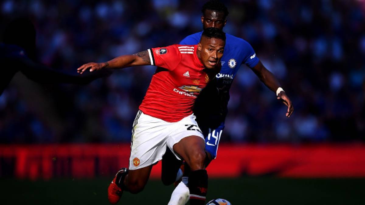 Antonio Valencia durante el partido entre el Manchester United y el Chelsea