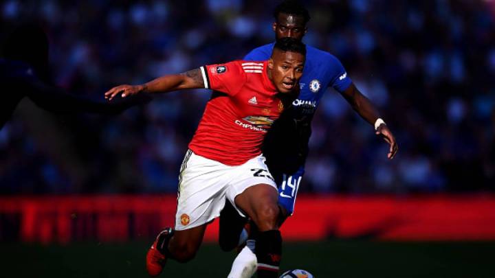 Antonio Valencia durante el partido entre el Manchester United y el Chelsea