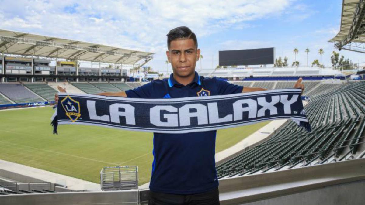 Efraín Álvarez de LA Galaxy se concentra con México Sub-17