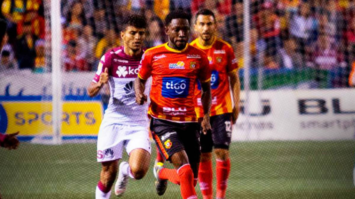 Este miércoles por la noche, el equipo morado se vio sorprendido por la estrategia y el juego de Herediano, que en casa se inspiró y firmo la victoria