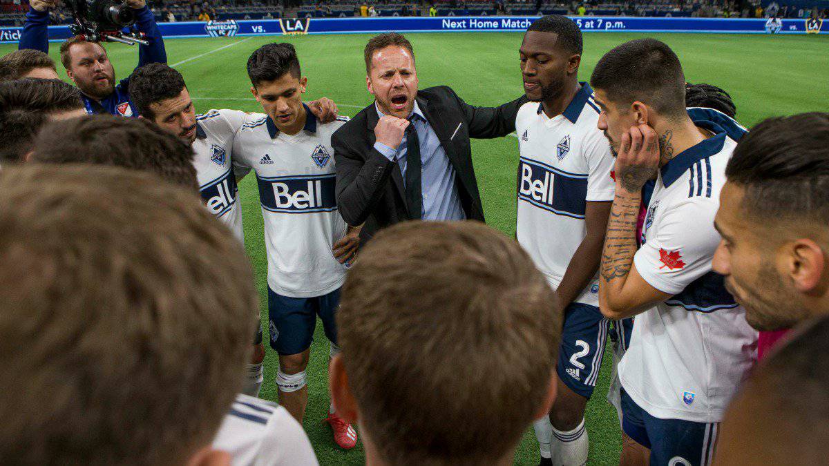 Marc Dos Santos en una plática con Vancouver