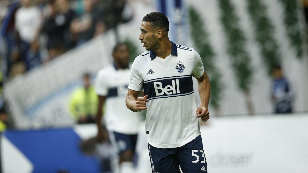 Ali Adnan trata de cobrar penalti como Zlatan y queda en ridículo