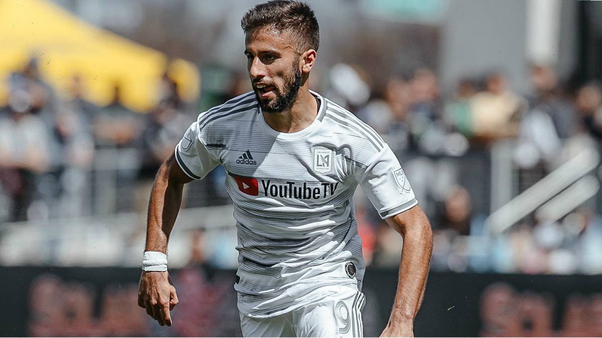 Diego Rossi se vistió de gloria en el encuentro al marcar tres goles. Vela colaboró con el primero y una asistencia para el marcador 4-0 sobre DC United.