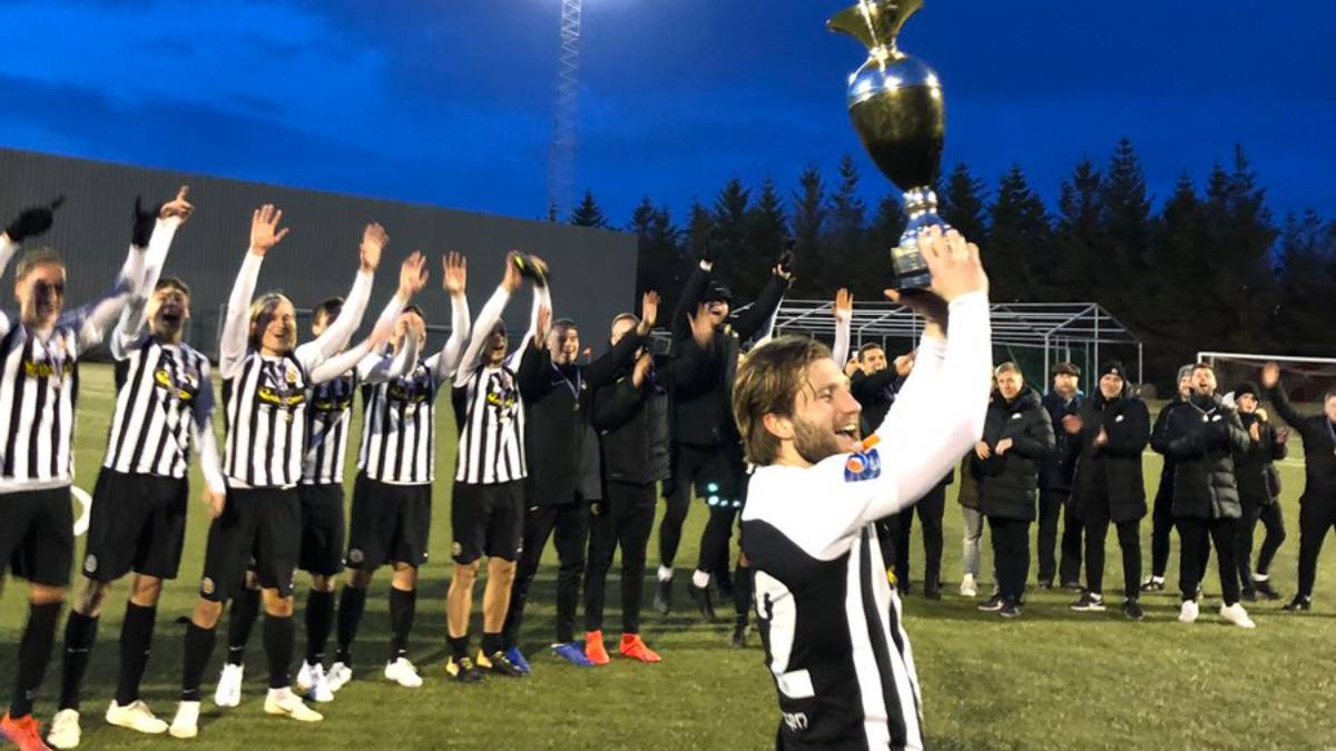 Pablo Punyed celebrando el campeonato en Islandia