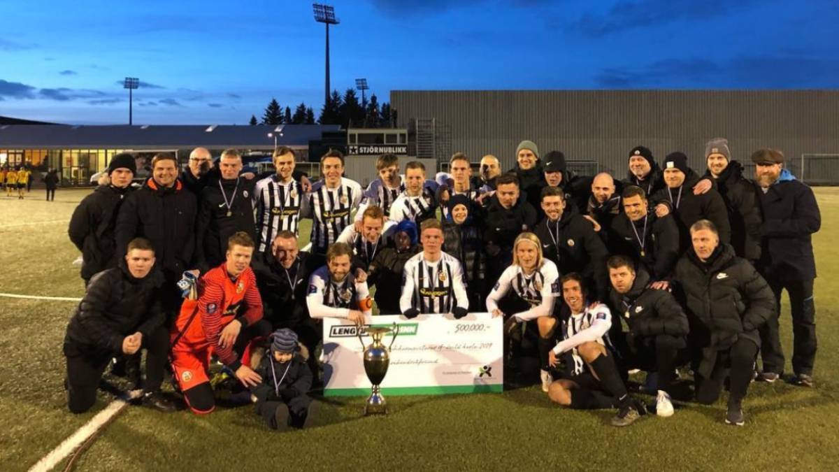 Pablo Punyed festejando el título de Copa en Islandia