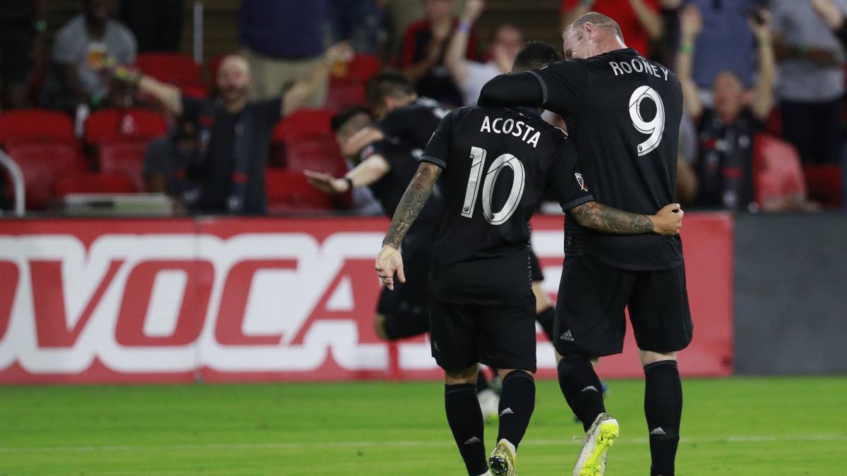Wayne Rooney and Luciano Acosta during a DC United match