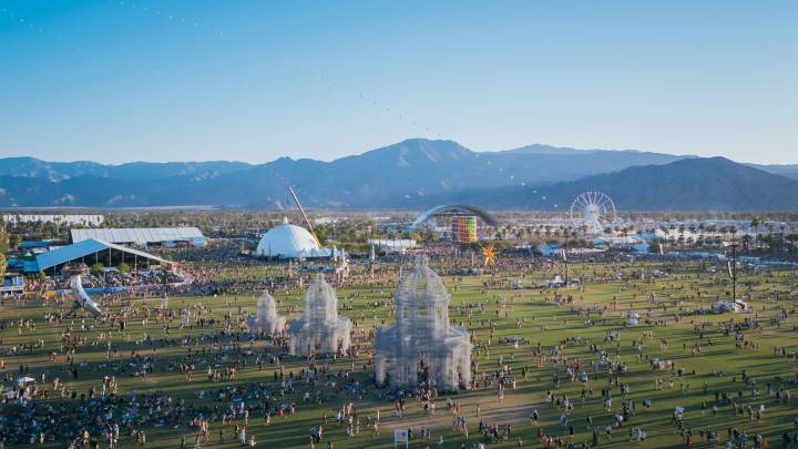 A unos días de que inicie el festival de música que se llevará a cabo en California, Estados Unidos, un trabajador perdió la vida mientras montaba el evento.