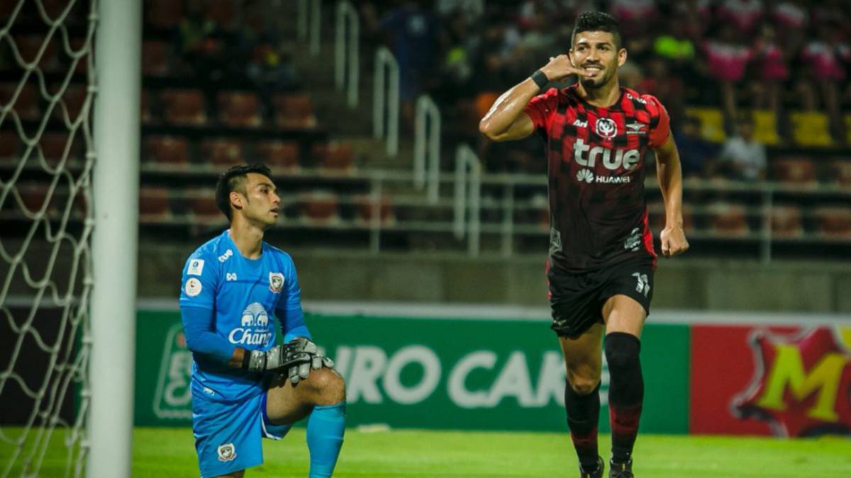 Nelson Bonilla sobre sale en Tailandia, es líder de goleo