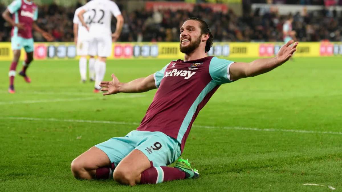 Andy Carroll celebrando un gol con el West Ham United.