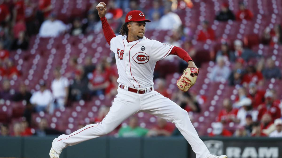 Luis Castillo en partido de los Reds