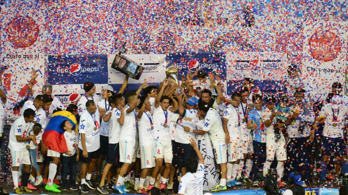 Alianza en partido en El Salvador