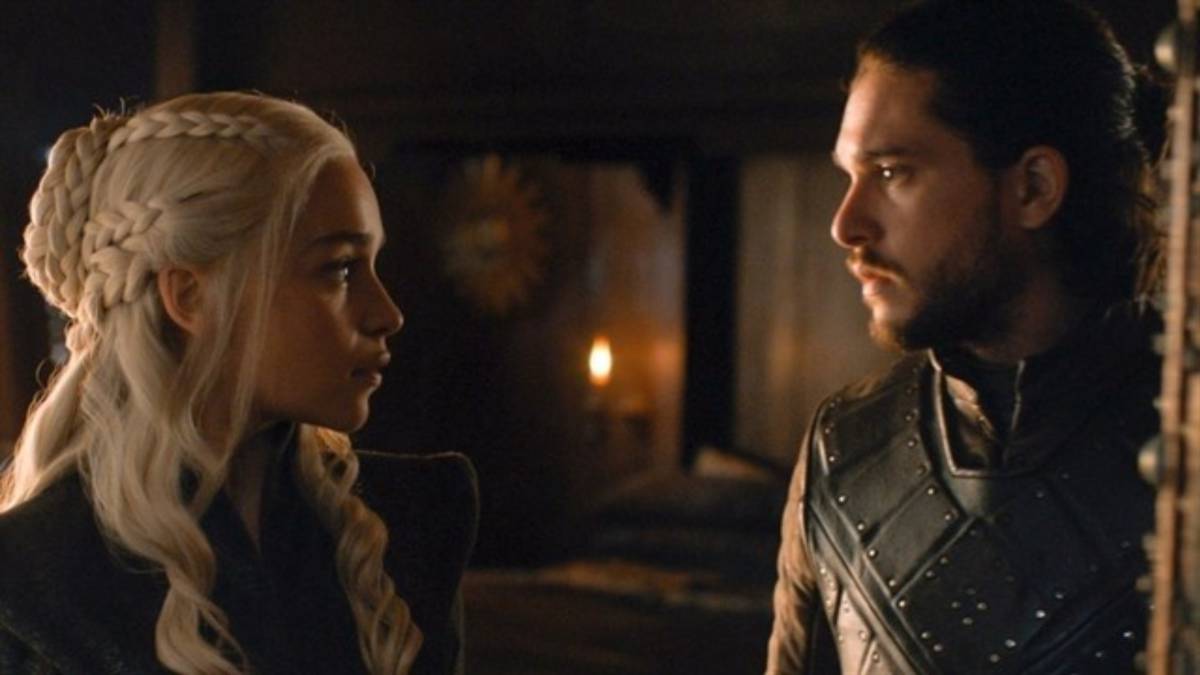 En el último capítulo de la temporada 7 de Game of Thrones, se reveló que Snow también es un Targaryen, por lo que esto podría modificar su relación con la Madre de Dragones.