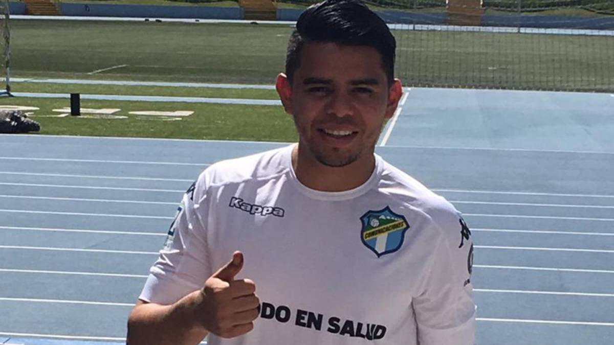 Alexander Larín entrenando con Comunicaciones
