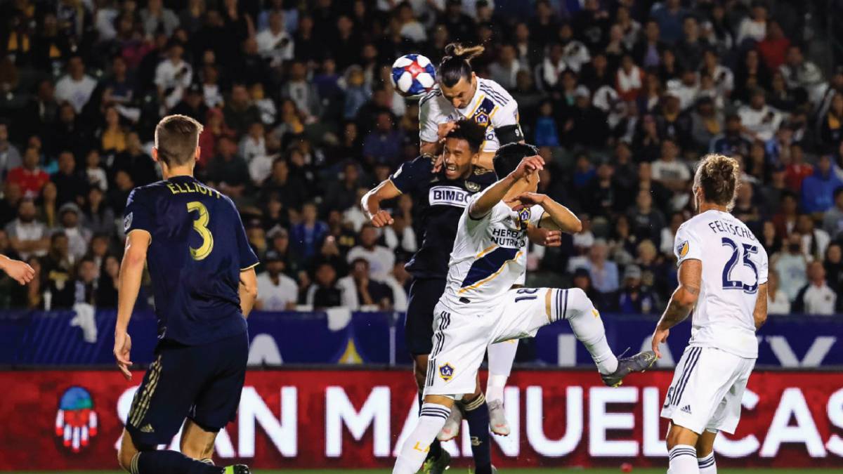 Zlatan definió en par de ocasiones en triunfo del Galaxy