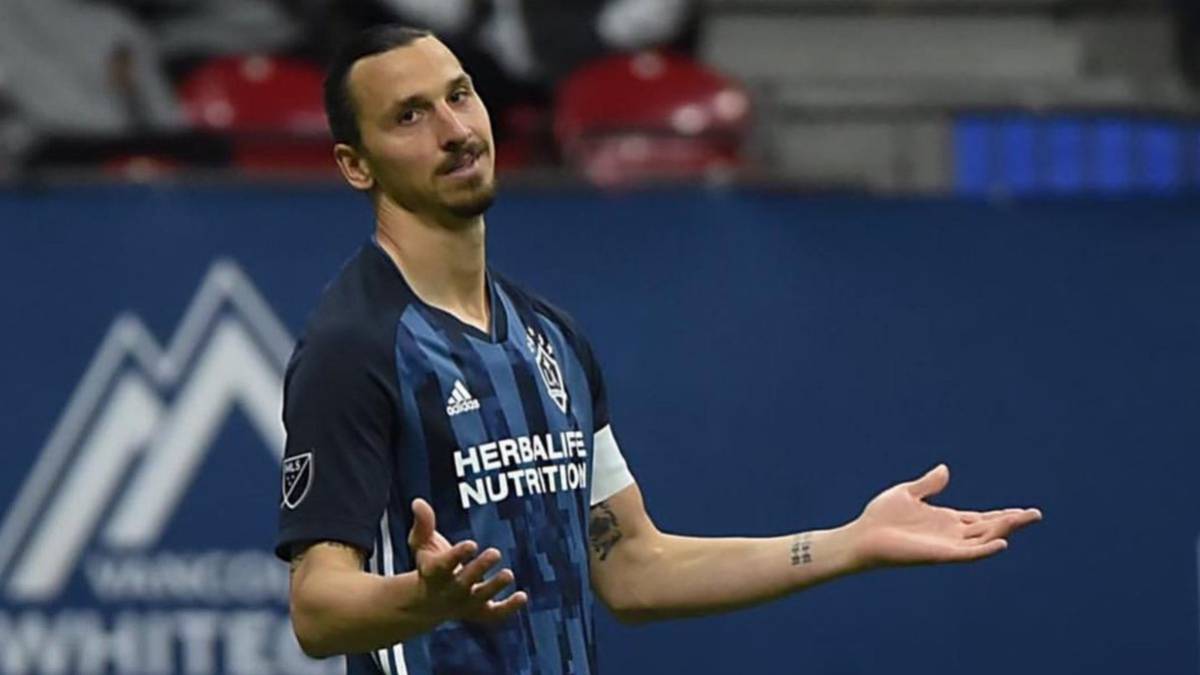 Zlatan Ibrahimovic, inconforme con las decisiones del VAR