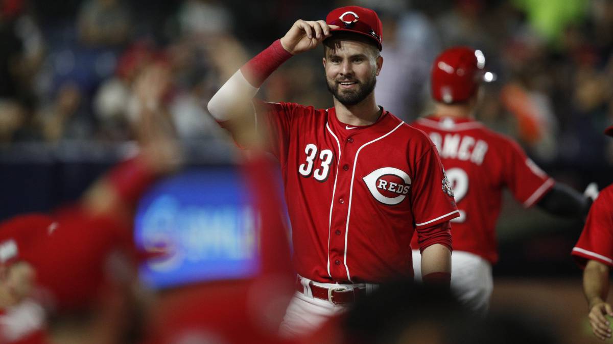 Reds sorprenden a Cardinals y sacan la victoria en Monterrey