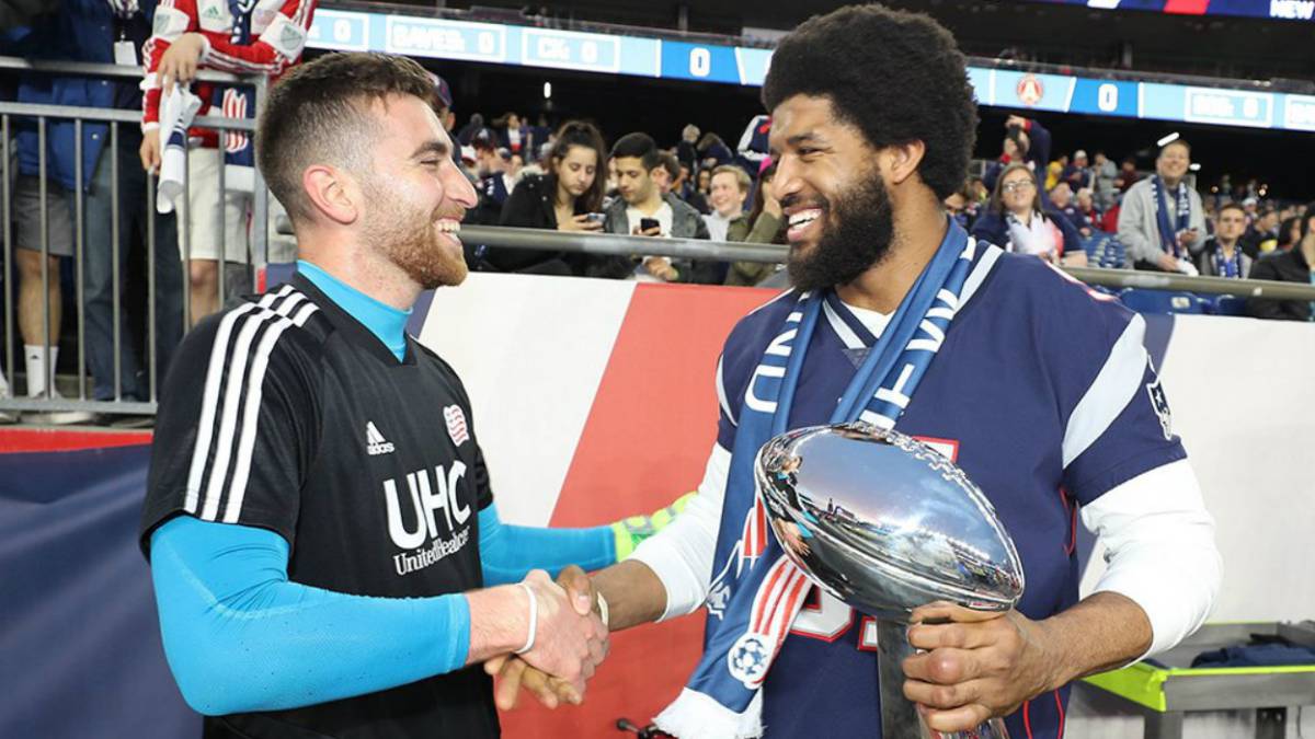 Patriots 'pasean' trofeo del Super Bowl en duelo de la MLS