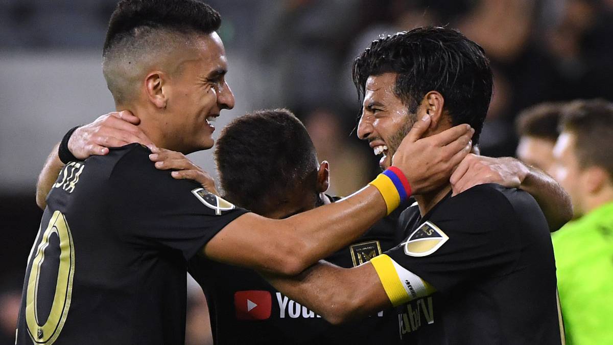 Carlos Vela celebrando un gol con LAFC
