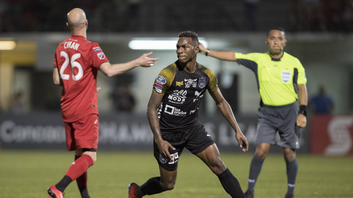 Omar Browne cumple sueño de la infancia al jugar en la MLS