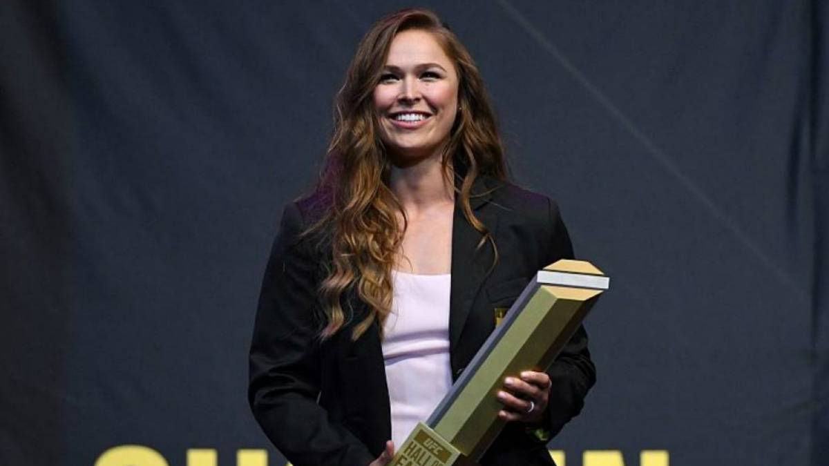 De acuerdo con información de ESPN, la ex peleadora de UFC y actual elemento en WWE está pensando en darse un descanso en su carrera muy pronto