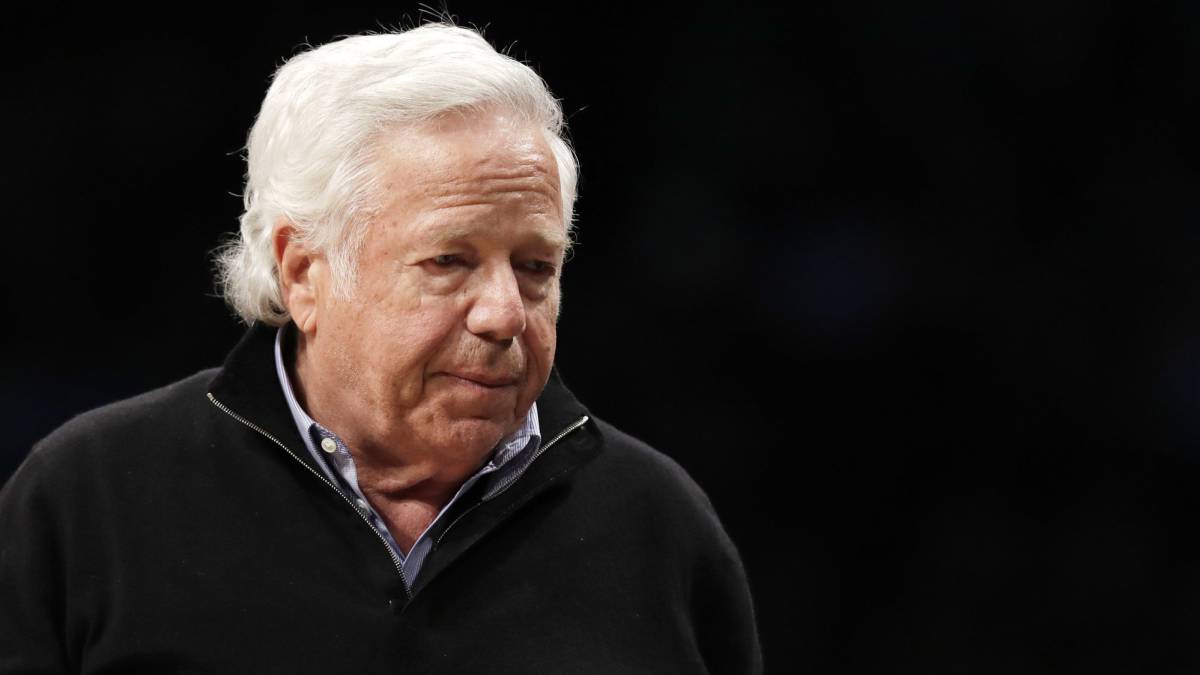 Robert Kraft en conferencia de prensa