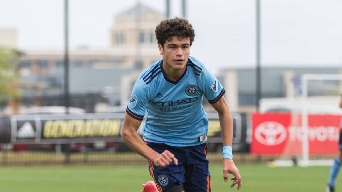 El hijo de Claudio Reyna, ex capitán de Estados Unidos, sigue los pasos de Christian Pulisic al llegar con 16 años a la institución de Borussia Dortmund.