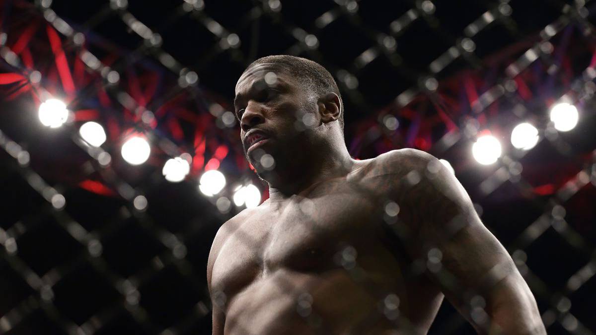 Walt Harris en pelea de UFC