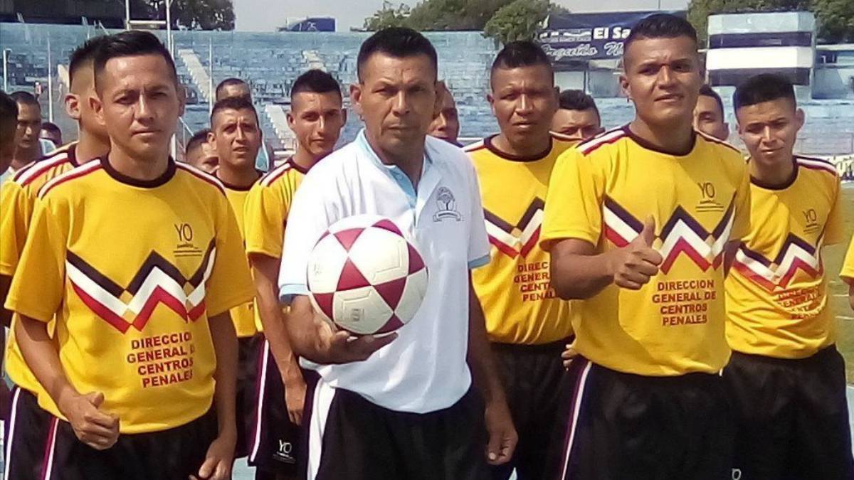 Daniel Sagastizado, entrenador de la selección de la prisión, ve esto como una oportunidad para redimirse y porque no pensar en ser técnico cuando cumpla su condena.