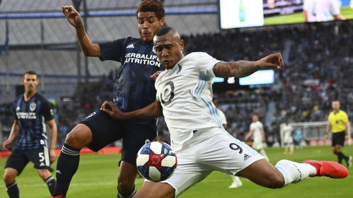 jonathan dos Santos con LA Galaxy
